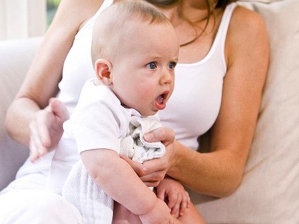 Top 10 mẹo chữa nấc cụt cho trẻ sơ sinh dễ làm